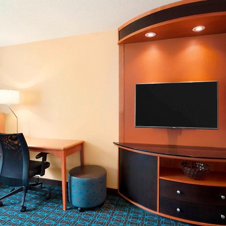 Fairfield Inn & Suites Lansing West Delta Center Township Bagian luar foto