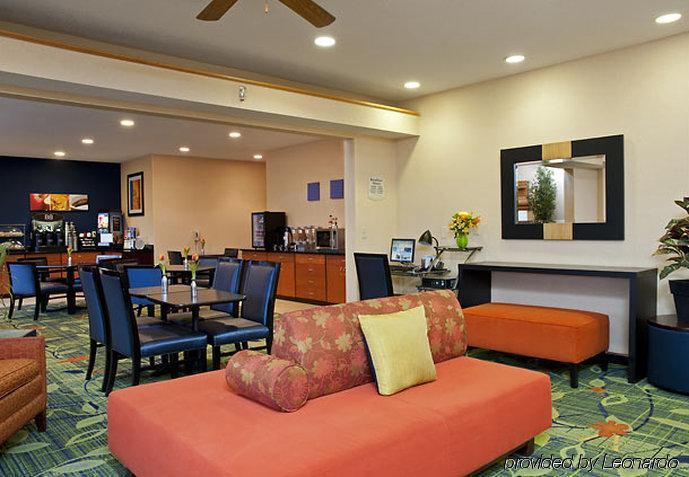Fairfield Inn & Suites Lansing West Delta Center Township Restoran foto